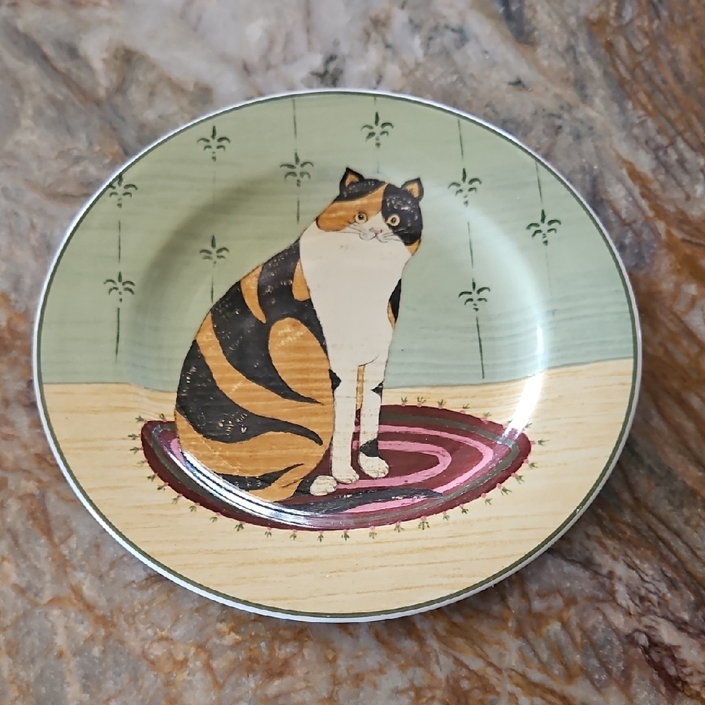SAKURA Calico Cat Decorative Plate
